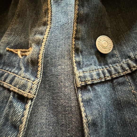 Sisley vintage Denim jacket. Small. Great condition. Very flattering Jean jacket - Picture 3 of 12